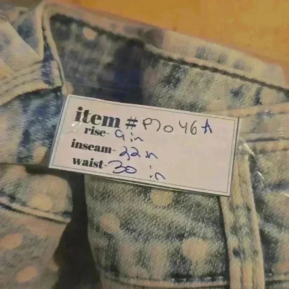 P7046A platinum chico's polka don't cropped double 00 size 30in - Picture 6 of 6